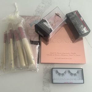 Brand New in box🎁Beautiful Iconic London pallet lash curler Makeup brush set ➕